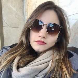 Meet your Posher, Thasla